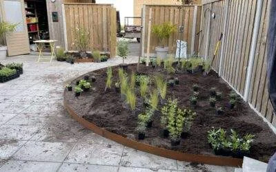 Aanleg cortenstaal borders met beplanting